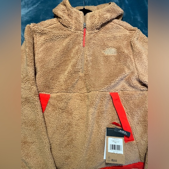 NWT The North Face Size Small Hooded Fleece. Color Tan w/ Red/Orange accents. - Picture 7 of 7
